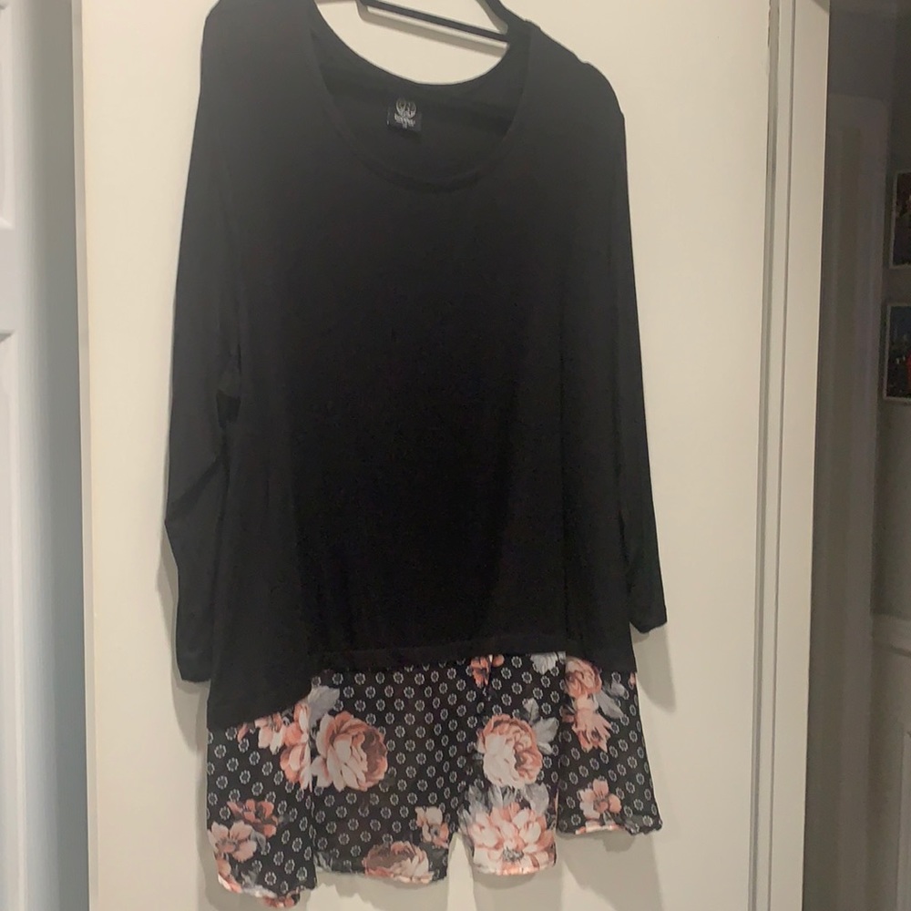 Bobeau 3X black with floral scarf like bottom
